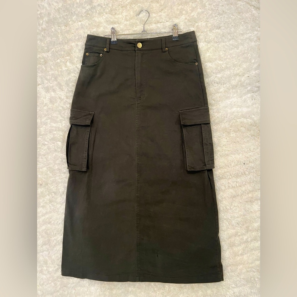 Selling this Dark Olive Green Midi Cargo Skirt. size Large.